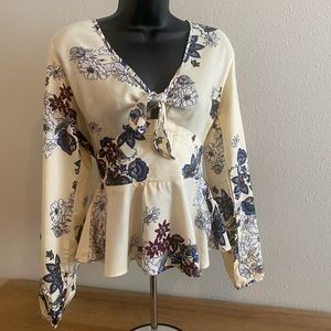FLORAL BLOUSE NWT